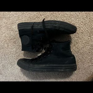 Womens Size 8 All Black Converses